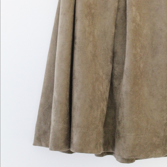 Honey Punch Jackie’s Faux Suede Pleated Mini Skirt - Picture 4 of 7